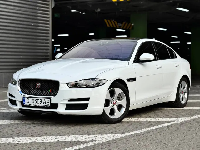 Jaguar XE - фото 2