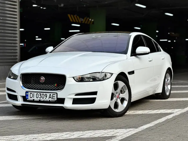Jaguar XE - фото 1