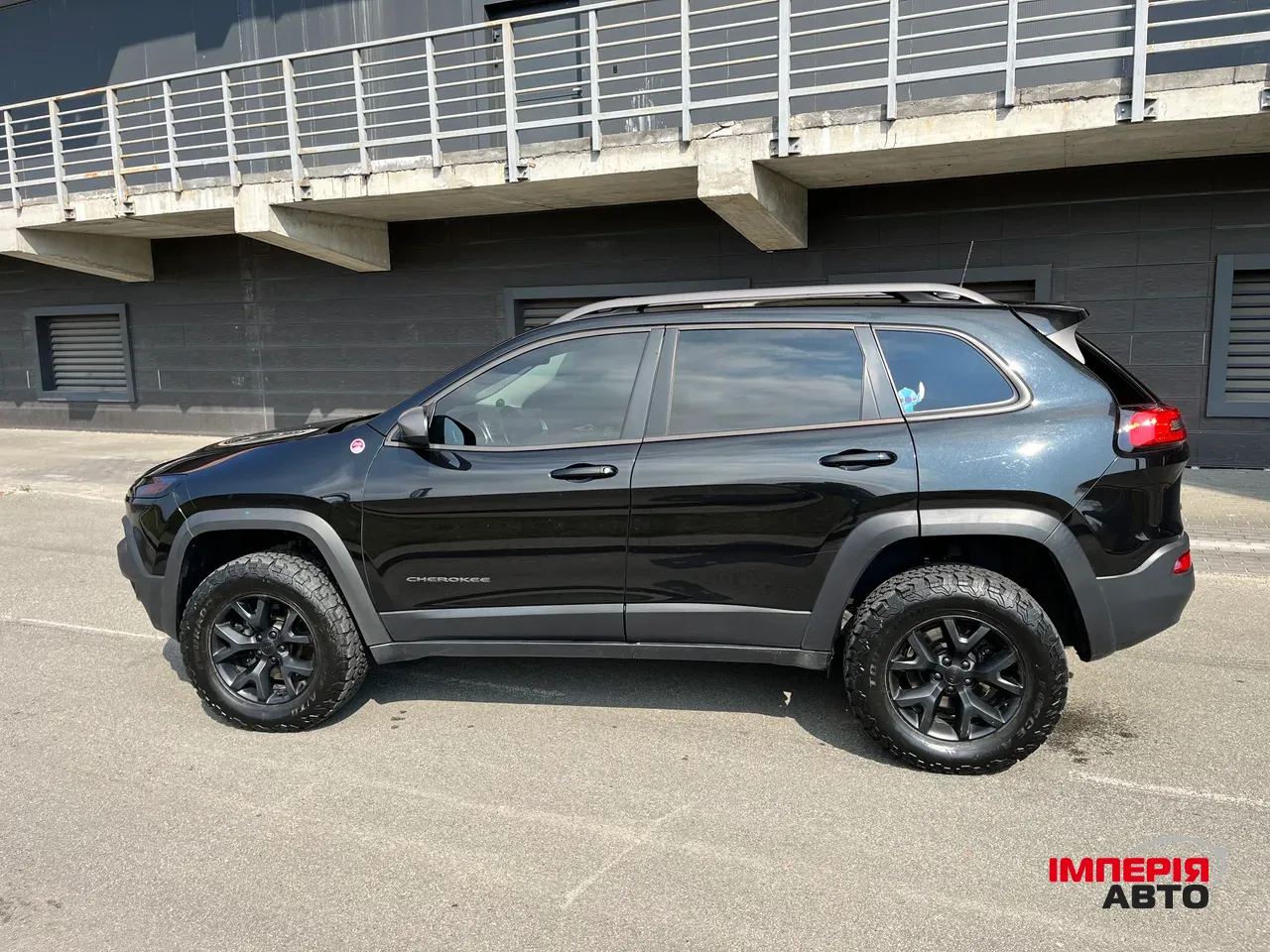 Jeep Cherokee - фото 4