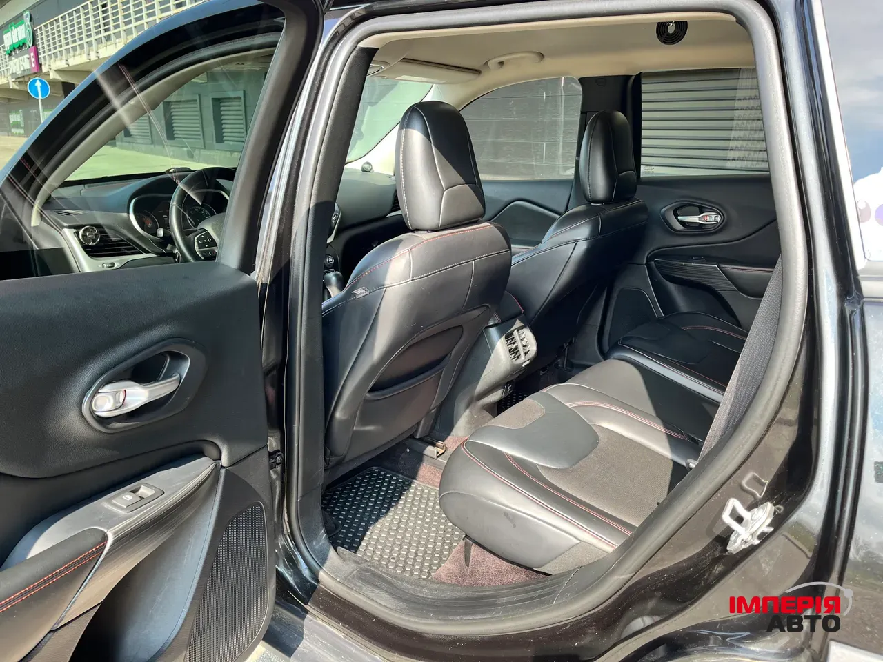 Jeep Cherokee - фото 11