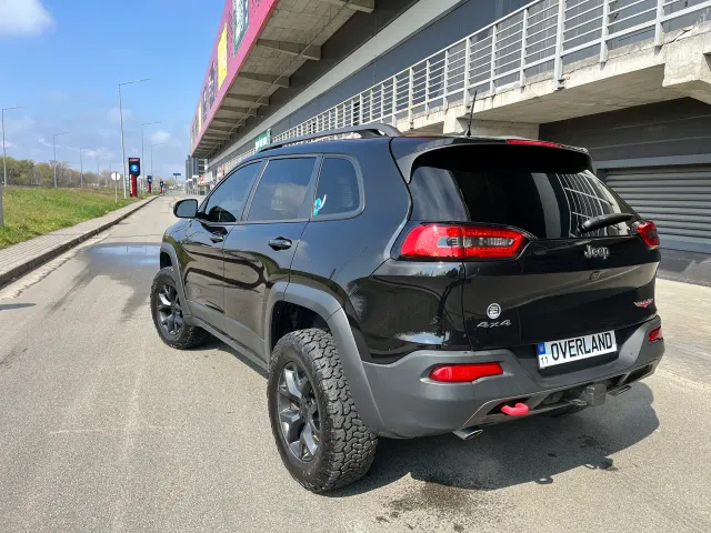 Jeep Cherokee - фото 1