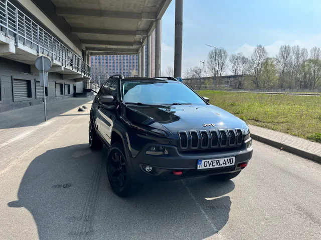 Jeep Cherokee - фото 3