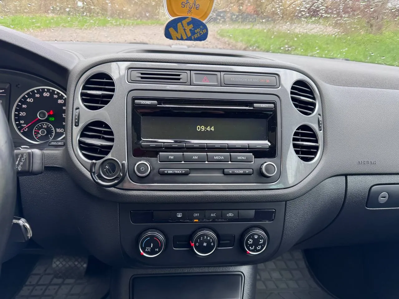 Volkswagen Tiguan - фото 16