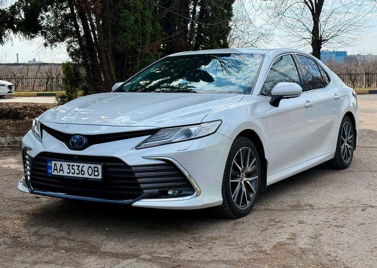 Toyota Camry - фото 3