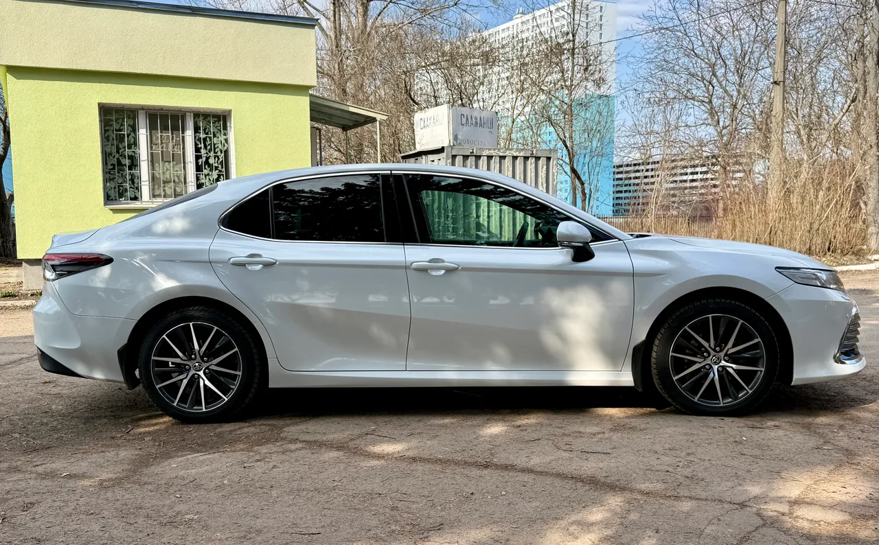 Toyota Camry - фото 5
