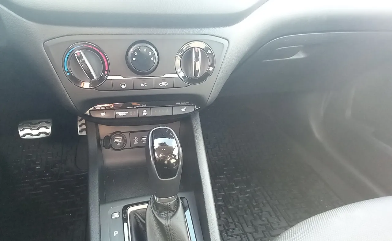 Hyundai i20 - фото 8