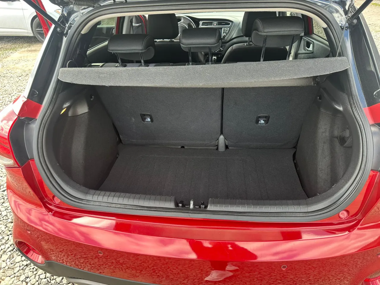 Hyundai i20 - фото 13
