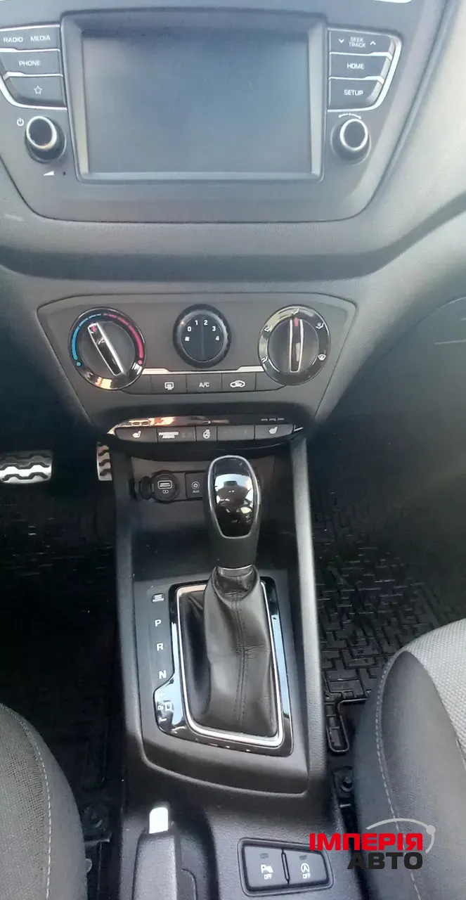 Hyundai i20 - фото 9