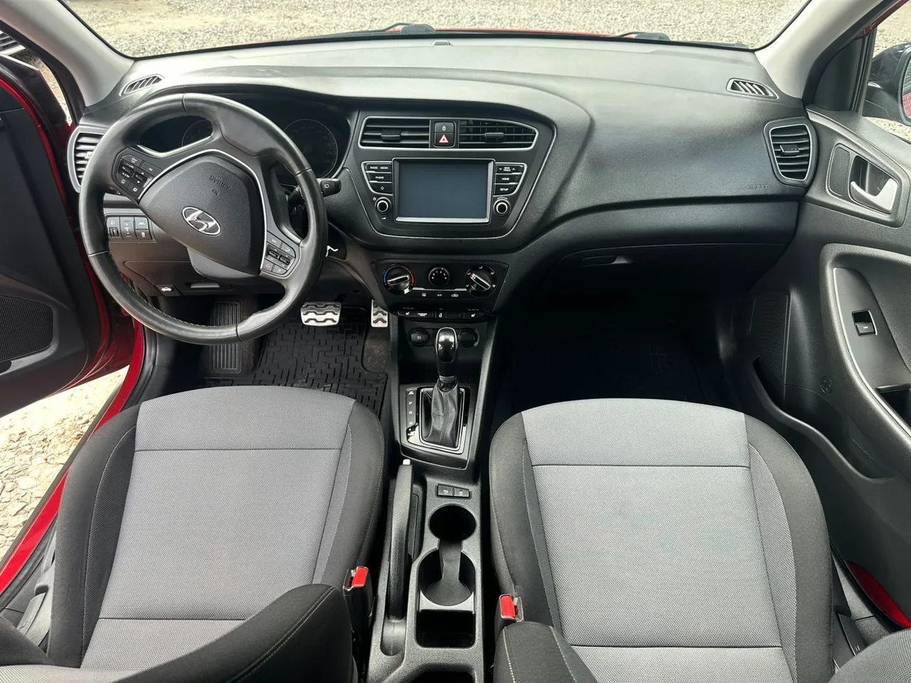 Hyundai i20 - фото 16
