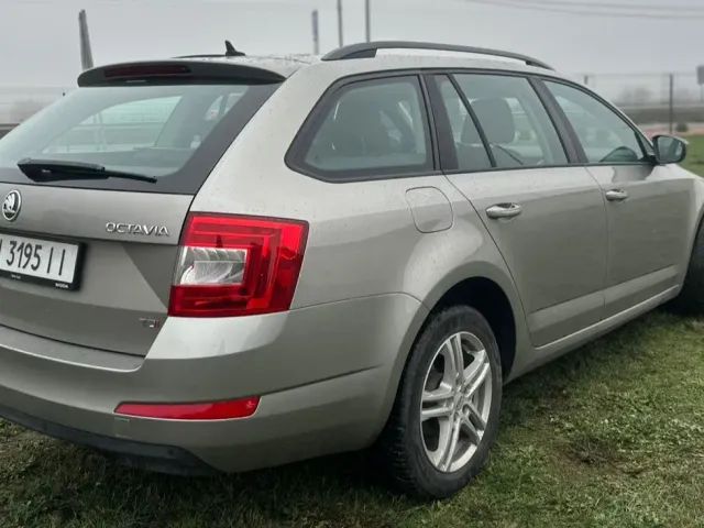 Skoda Octavia - фото 3