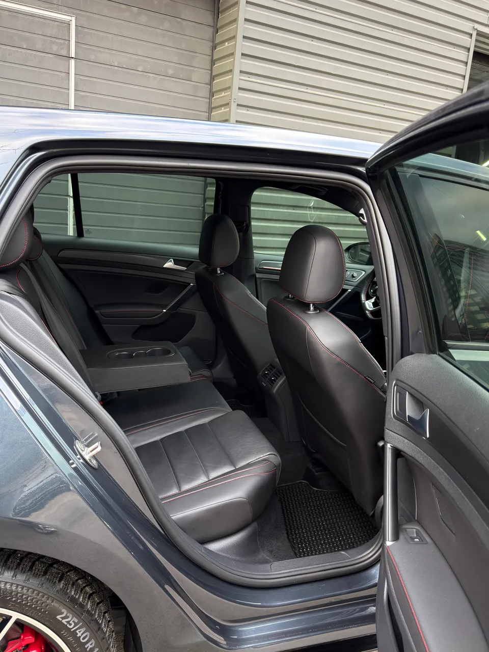 Volkswagen Golf GTI - фото 17