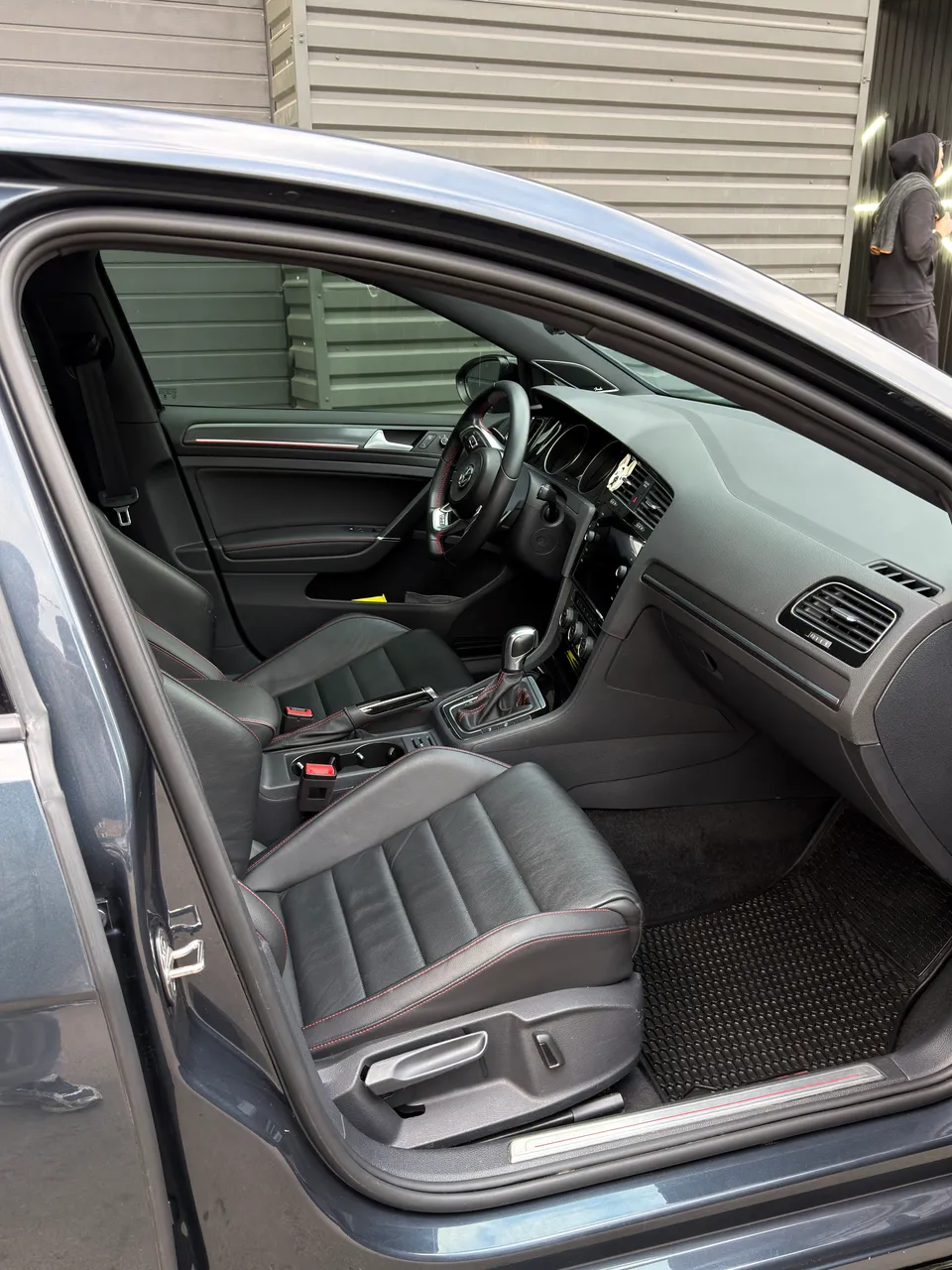 Volkswagen Golf GTI - фото 16