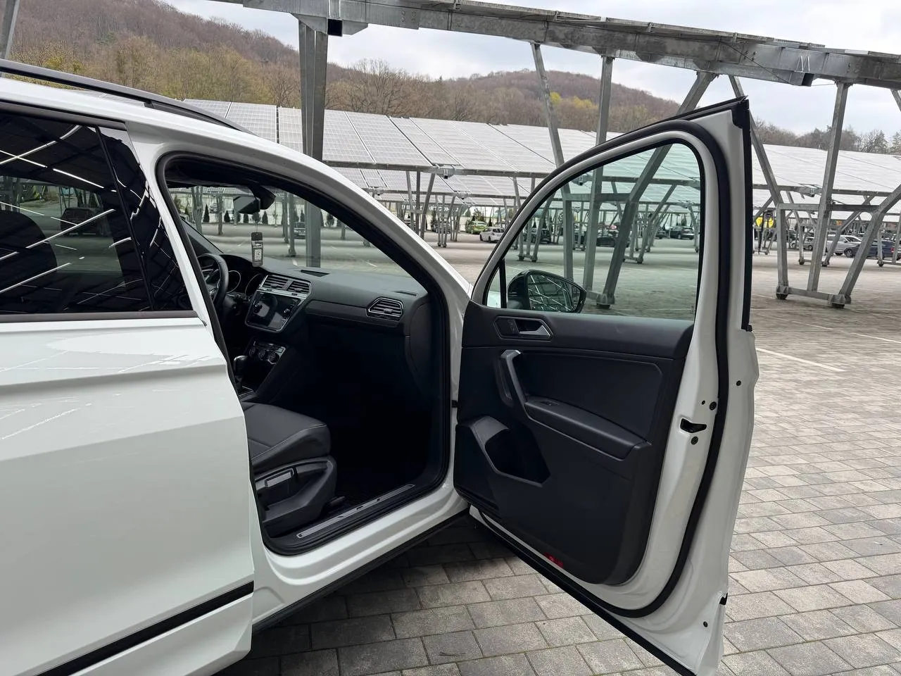 Volkswagen Tiguan - фото 30