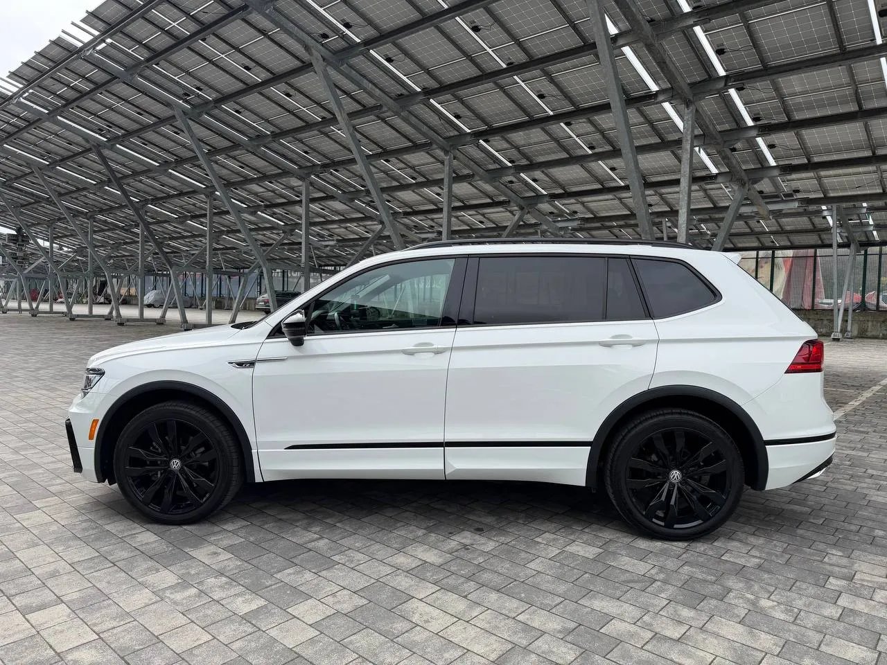 Volkswagen Tiguan - фото 3