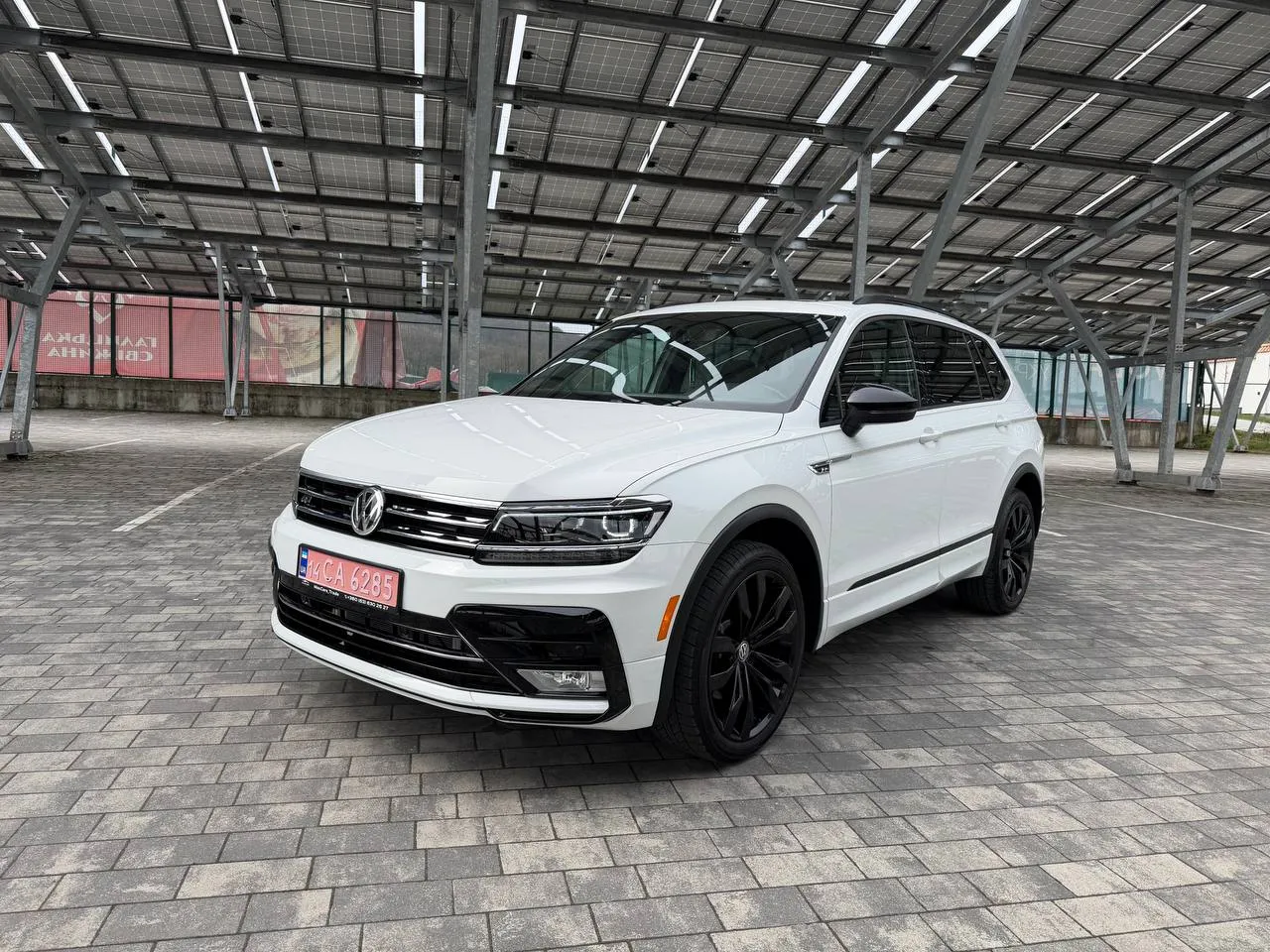 Volkswagen Tiguan - фото 1