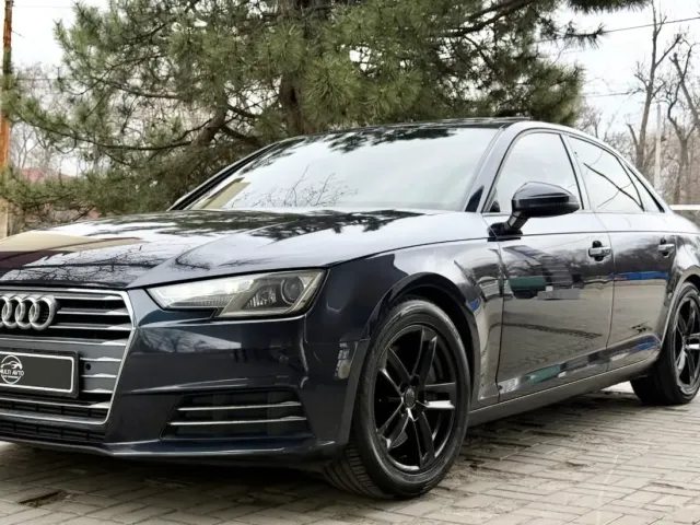 Audi A4 - фото 1