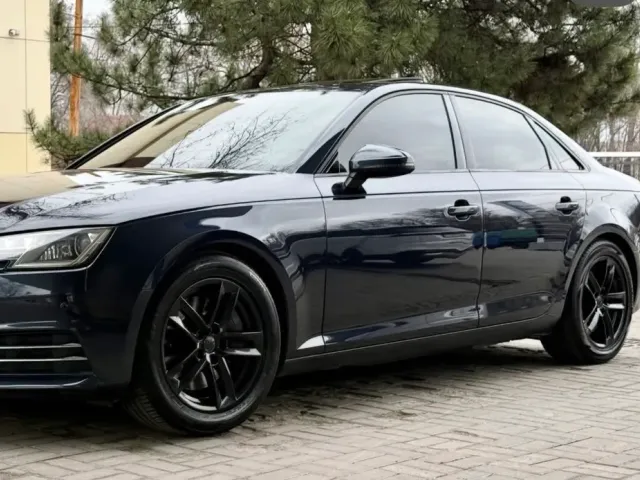 Audi A4 - фото 2