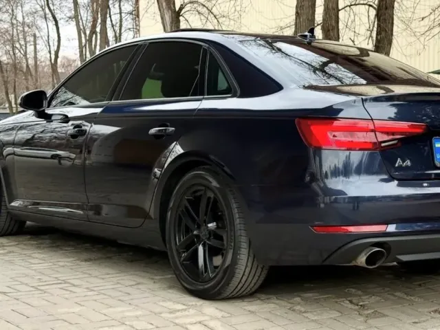 Audi A4 - фото 5