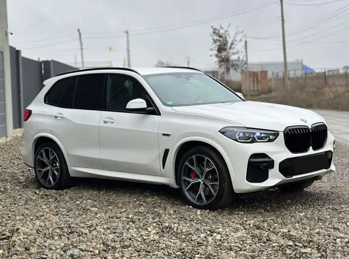 BMW X5 - фото 1