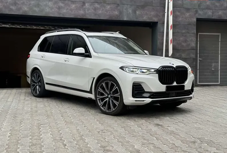 BMW X7 - фото 1
