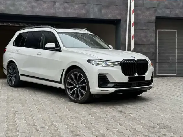 BMW X7 - фото 1