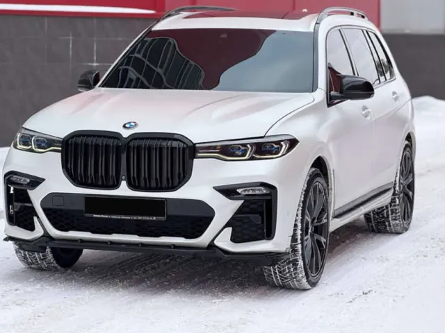 BMW X7 - фото 1