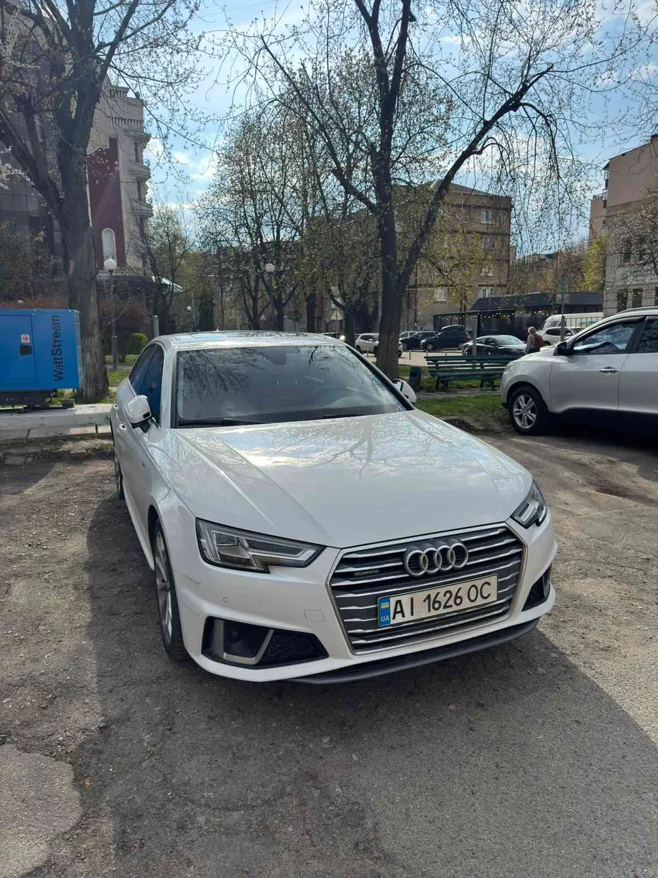 Audi A4 - фото 1