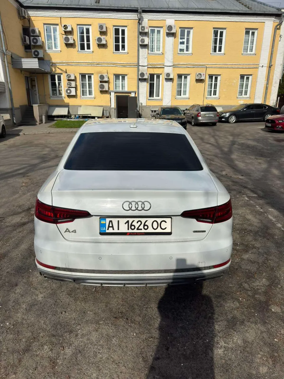 Audi A4 - фото 3