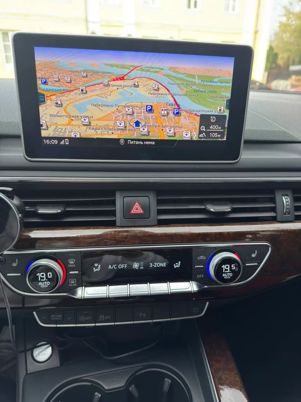 Audi A4 - фото 8