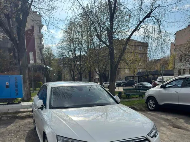 Audi A4 - фото 1