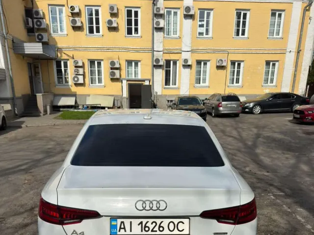 Audi A4 - фото 3