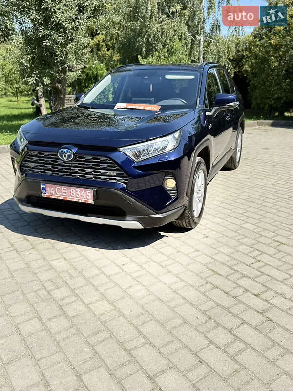 Toyota RAV4 - фото 10