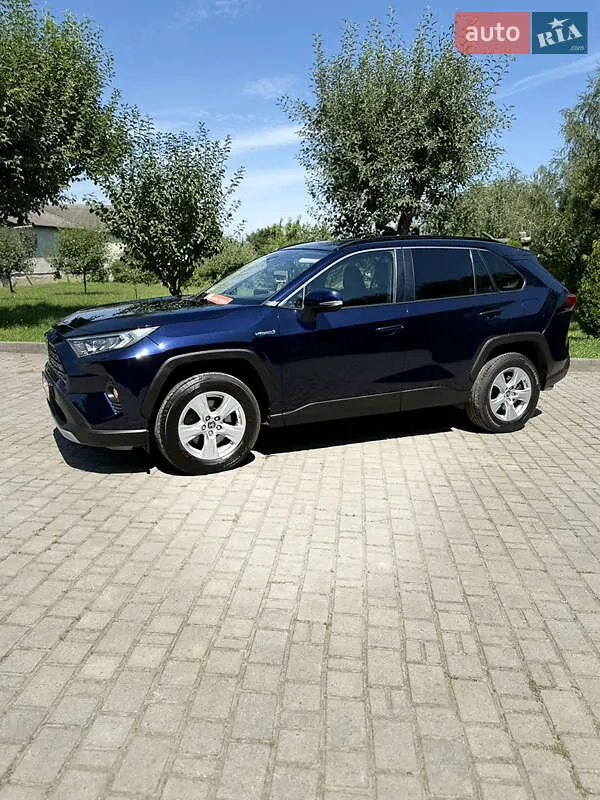 Toyota RAV4 - фото 4