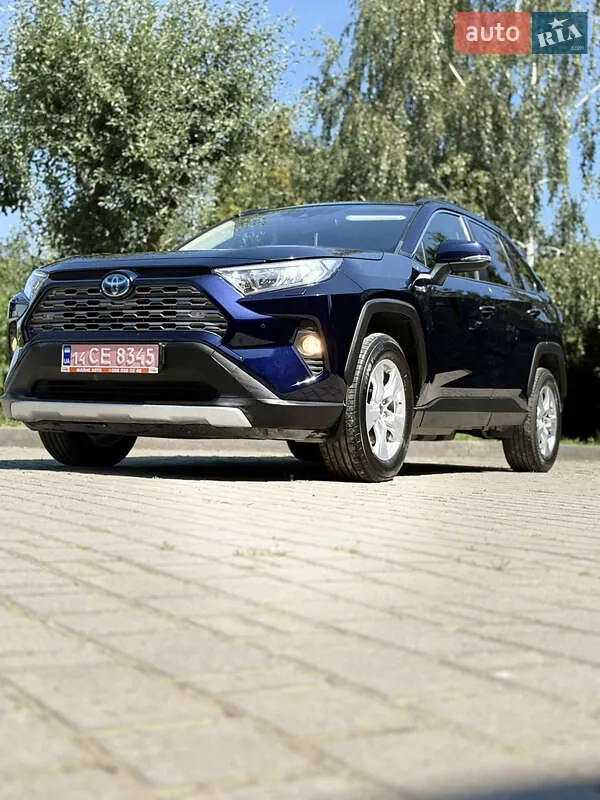 Toyota RAV4 - фото 3