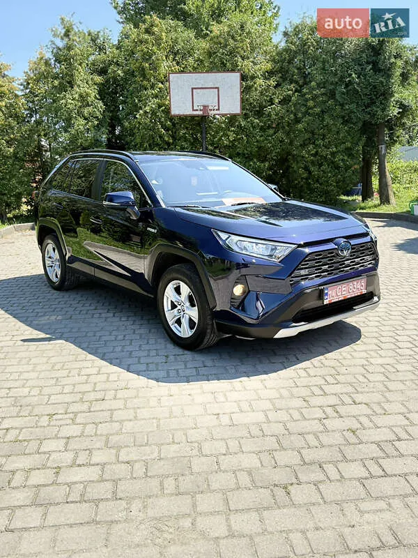 Toyota RAV4 - фото 8