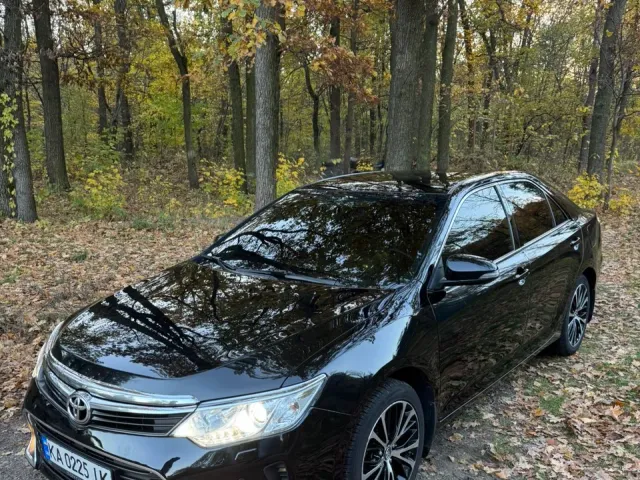 Toyota Camry - фото 1