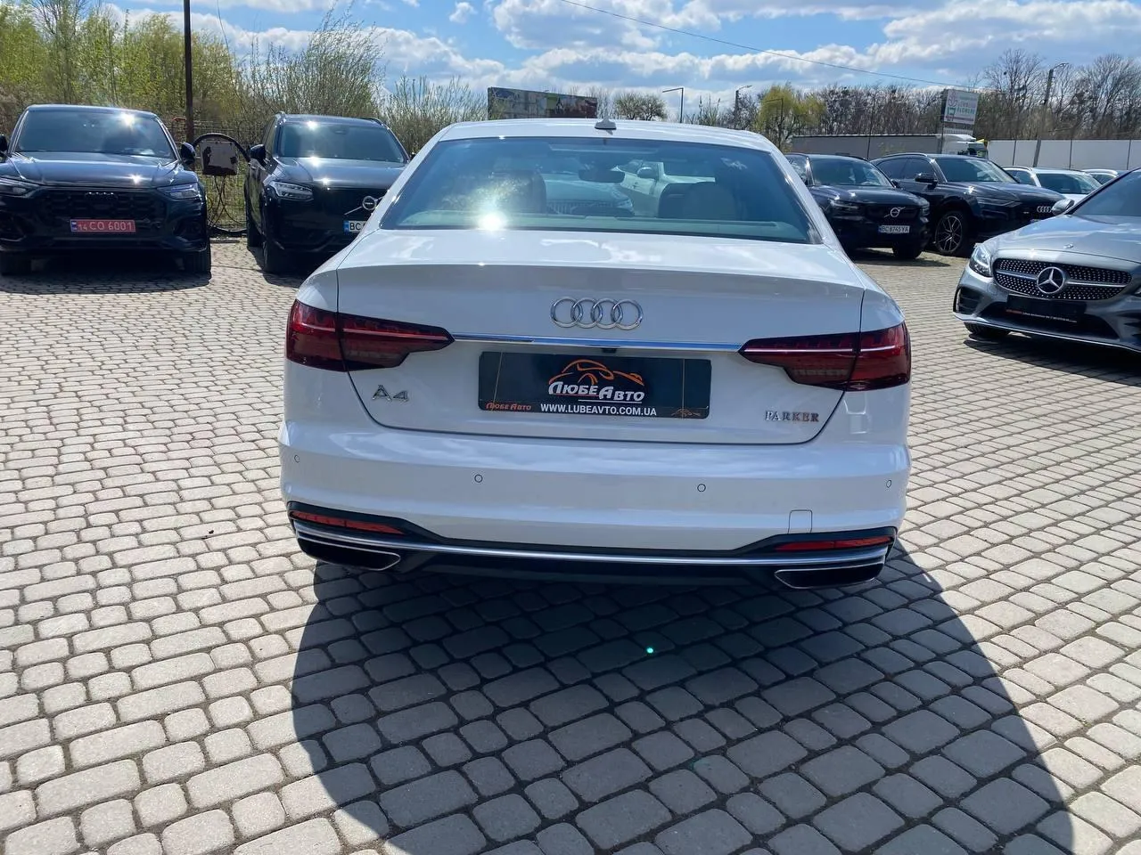 Audi A4 - фото 4