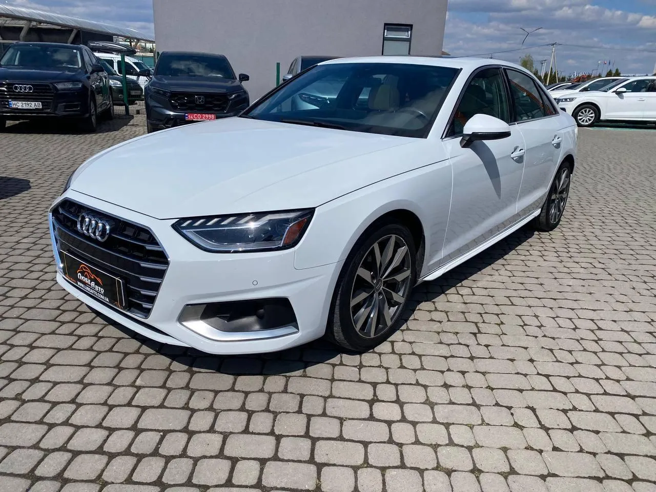 Audi A4 - фото 3