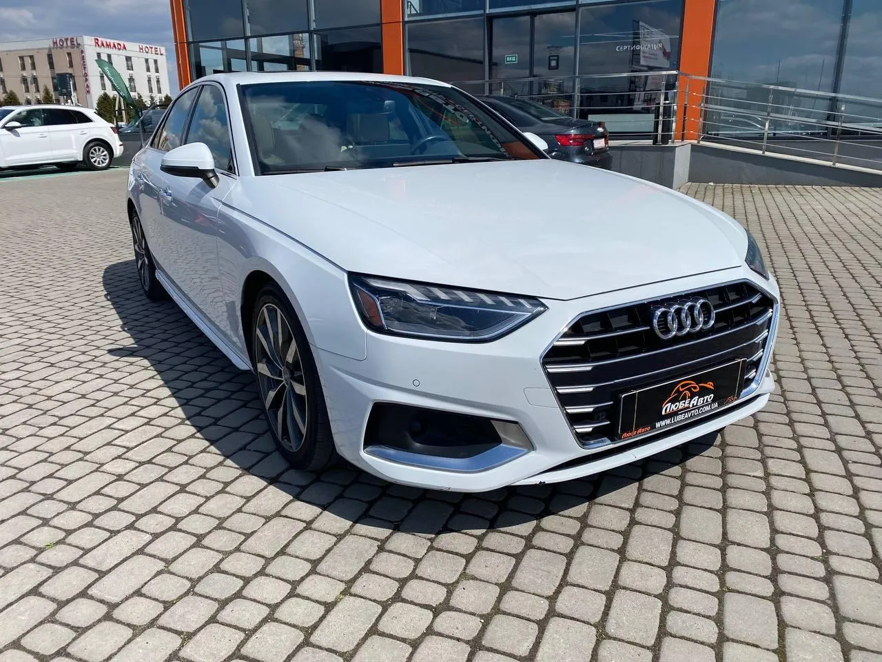 Audi A4 - фото 1