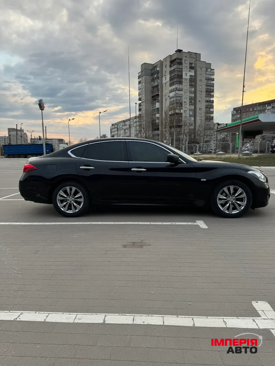 Infiniti M - фото 3