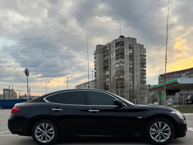 Infiniti M - фото 4