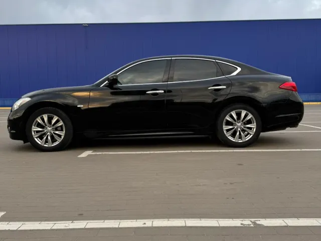 Infiniti M - фото 2