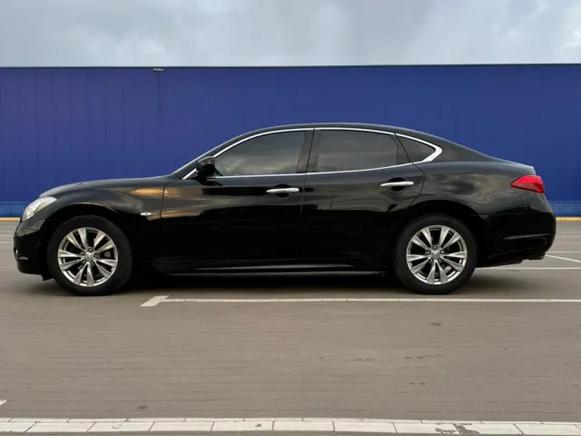 Infiniti M - фото 1