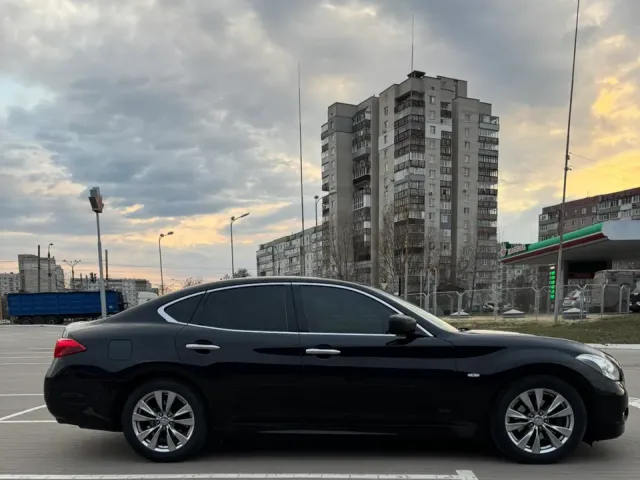 Infiniti M - фото 3