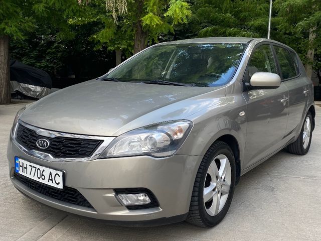 Kia Ceed - фото 5