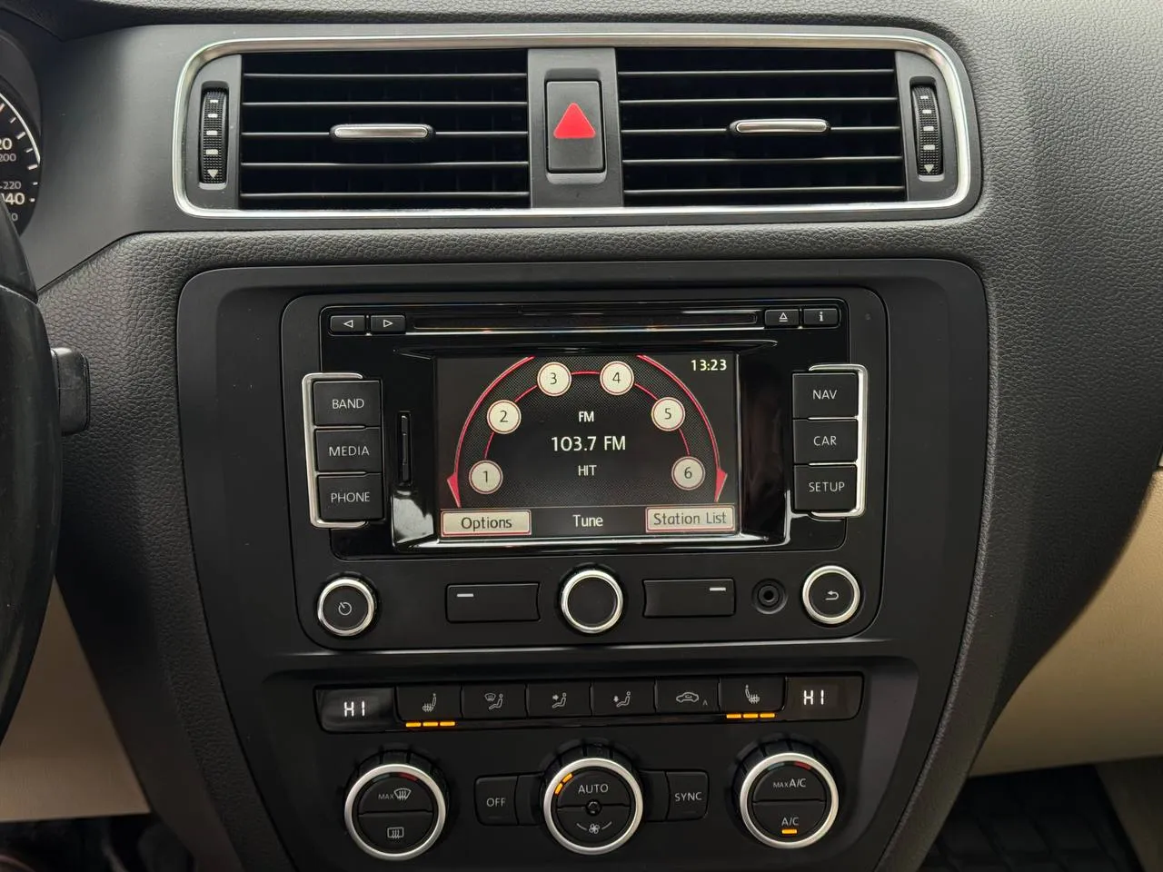 Volkswagen Jetta - фото 37