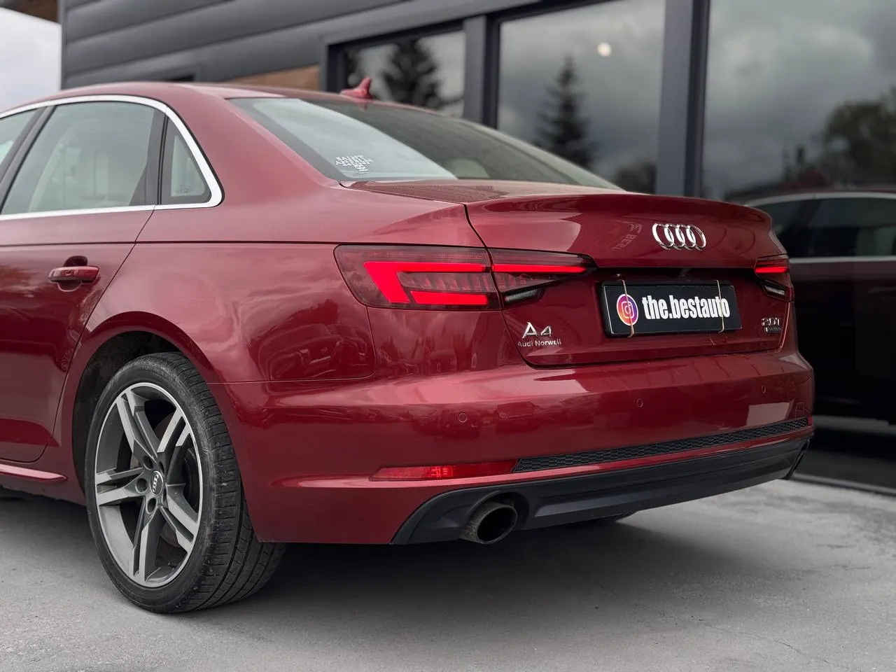 Audi A4 - фото 33