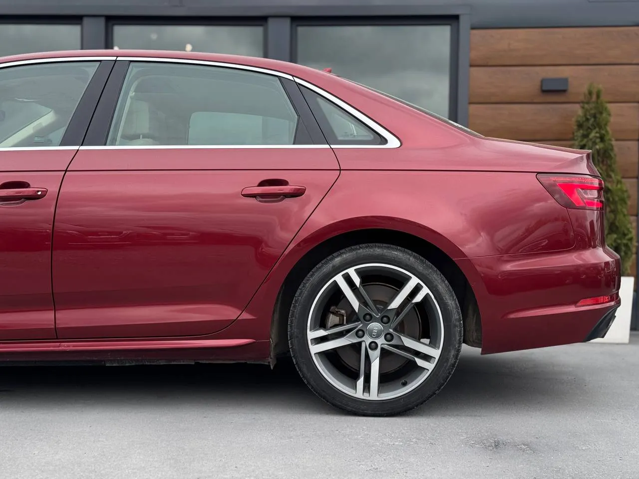 Audi A4 - фото 27