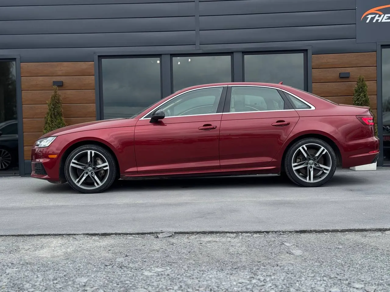 Audi A4 - фото 25