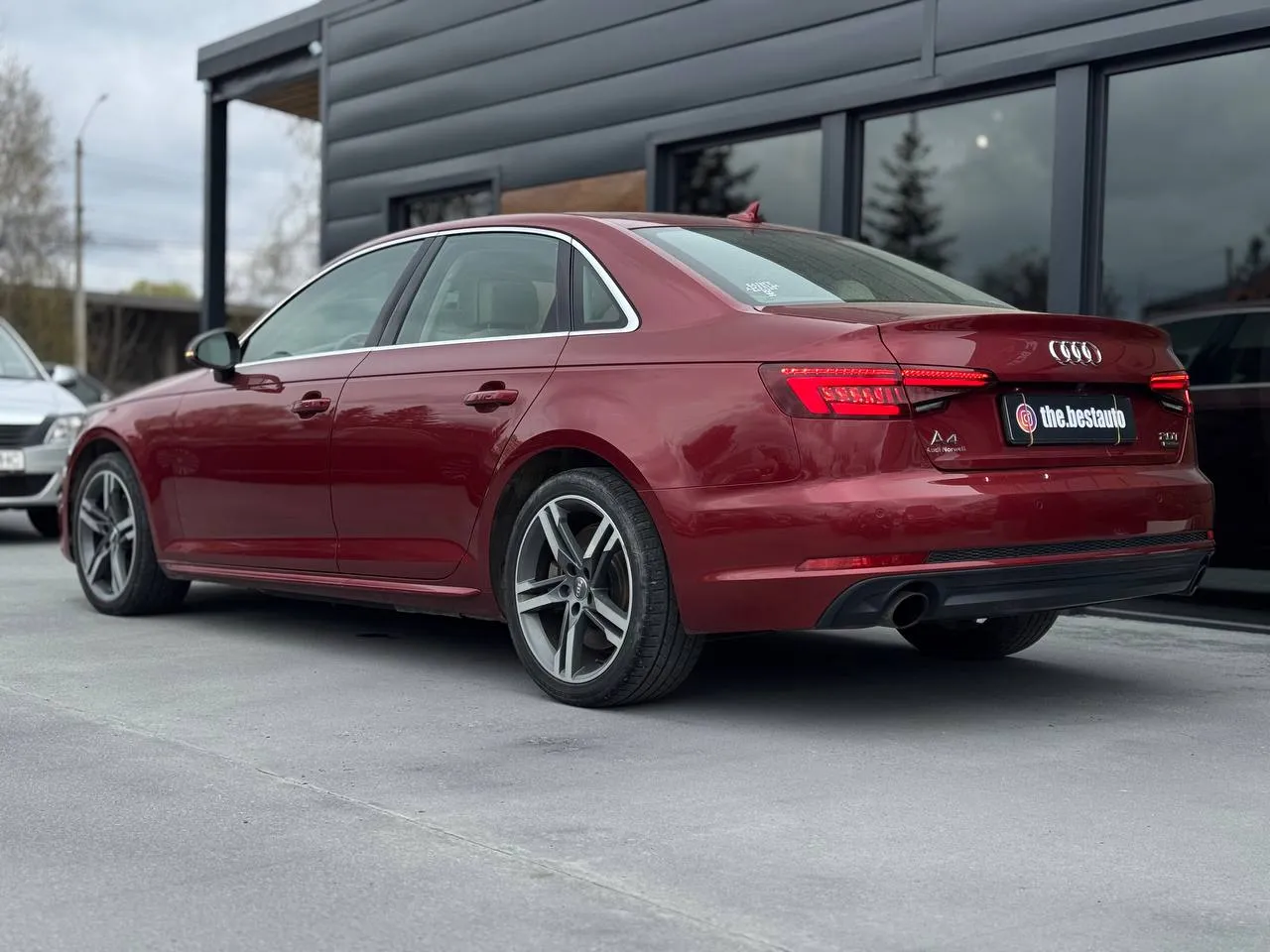 Audi A4 - фото 28